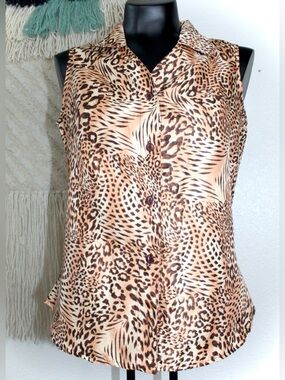 Selene Sport Size Small Leopard Sleeveless Animal Print Button-Front Top